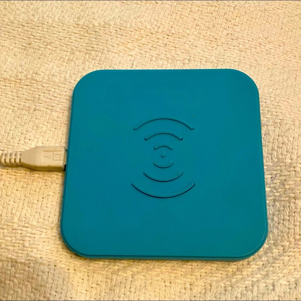 Wireless Charger with cord.  Works well.